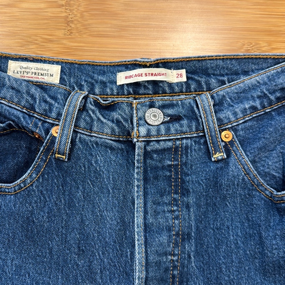 Levi's Ribcage Straight Ankle Jeans in Georgie